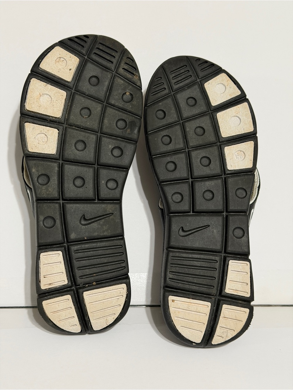 Nike Black and White Women's Thong Sandals - Picture 5 of 5